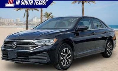 2023 Volkswagen Jetta SE W Sunroof