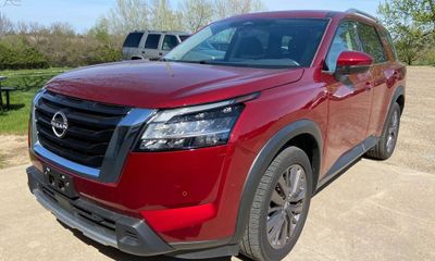 2024 Nissan Pathfinder SL