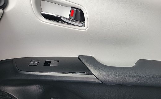 2020 Toyota Prius LE