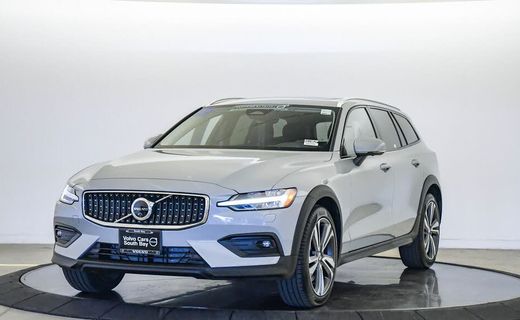 2025 Volvo V60CC Plus