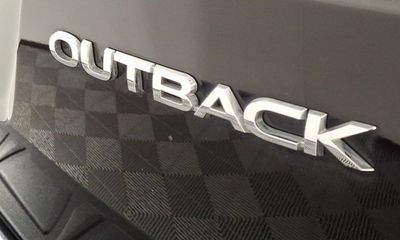 2020 Subaru Outback Premium M R