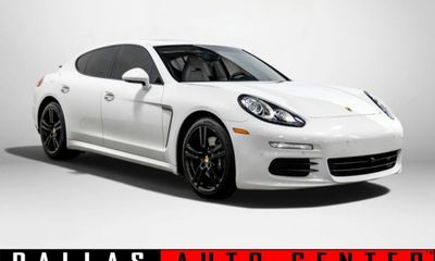 2016 Porsche Panamera Base 4