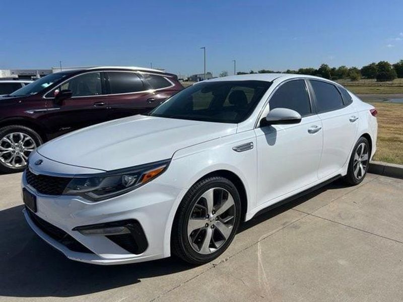 2019 Kia Optima — a typically priced live listing