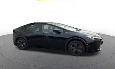 2025 Toyota Prius LE