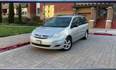 2010 Toyota Sienna LE 7PASSENGER Seating