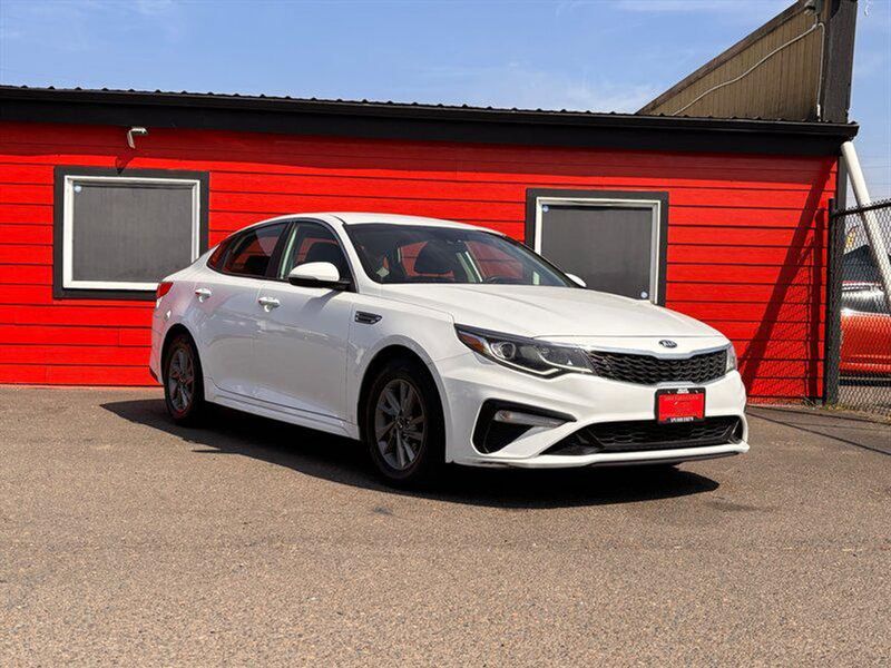 2020 Kia Optima — a typically priced live listing