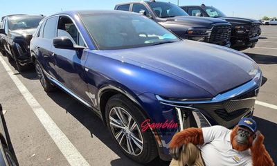 2024 Cadillac Lyriq LUX 2