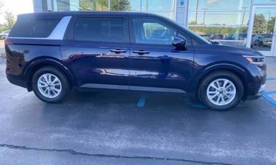 2024 Kia Carnival LX Seat Package
