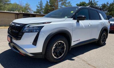 2026 Nissan Pathfinder SV