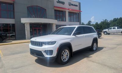 2026 Jeep Grand Cherokee Base Laredo