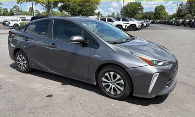 2020 Toyota Prius LE