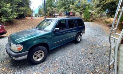 1999 Ford Explorer XL