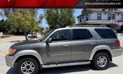 2004 Toyota Sequoia SR5