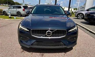 2023 Volvo V60CC Ultimate