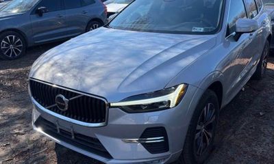 2023 Volvo XC60 Core Bright Theme