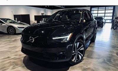 2023 Volvo XC40 Plus Dark