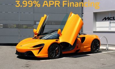 2023 McLaren Artura Performance