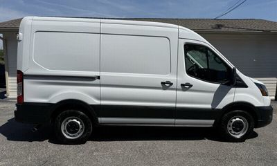 2023 Ford Transit Base