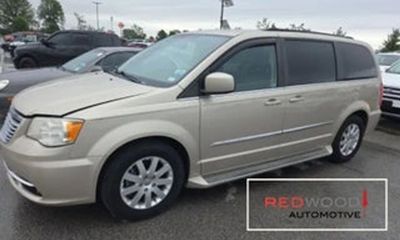 2011 Chrysler Town AND Country Touring L