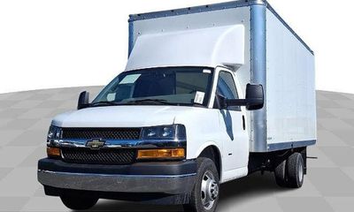 2025 Chevrolet Express 3500 Cutaway 177