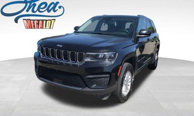 2023 Jeep Grand Cherokee Laredo Altitude
