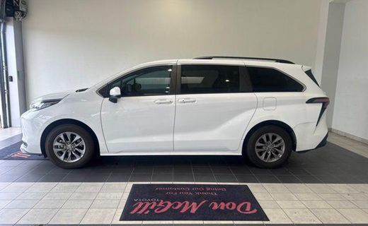 2024 Toyota Sienna LE