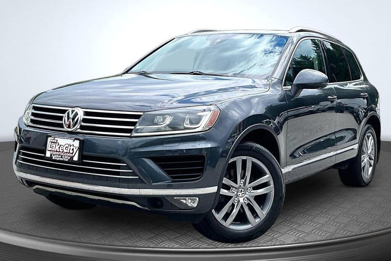 2016 Volkswagen Touareg — a typically priced live listing