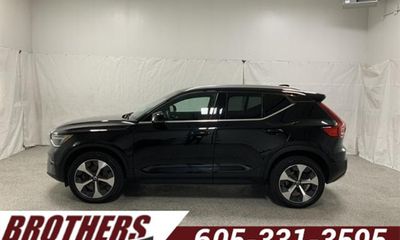 2024 Volvo XC40 Plus Bright