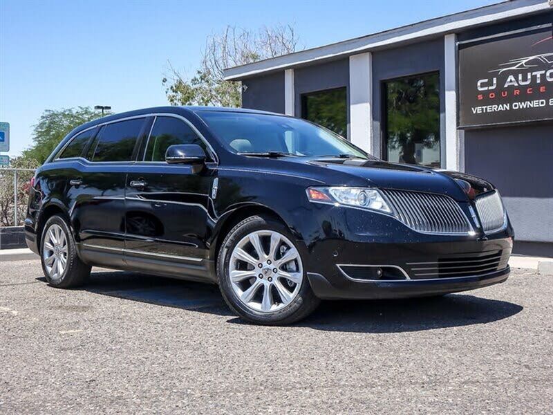 2016 Lincoln MKT — a typically priced live listing