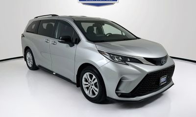2023 Toyota Sienna XSE 7 Passenger