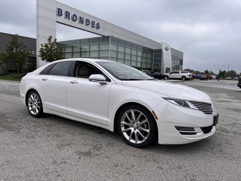 2016 Lincoln MKZ — a typically priced live listing