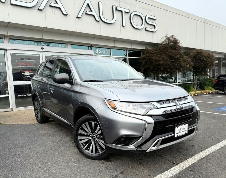 2020 Mitsubishi Outlander — a typically priced live listing