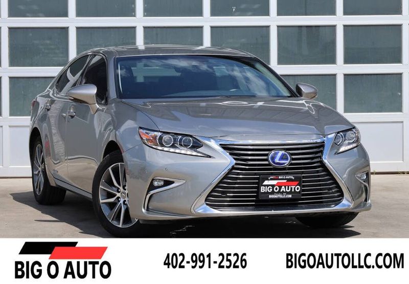 2018 Lexus ES — a typically priced live listing