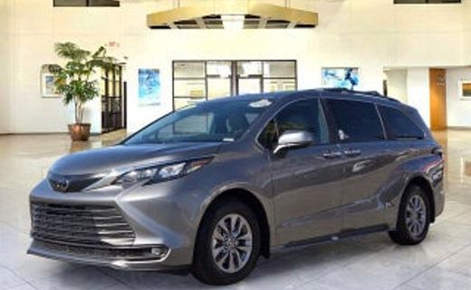 2024 Toyota Sienna XLE
