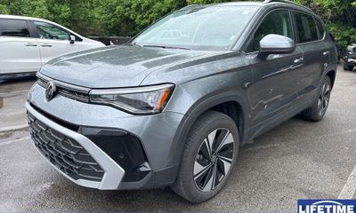 2025 Volkswagen Taos 4Motion SE
