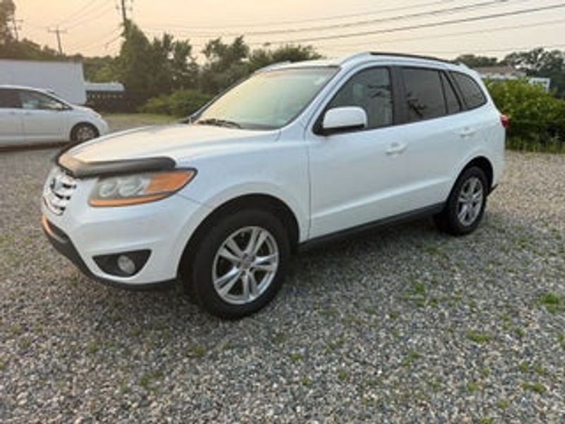 2011 Hyundai Santa Fe — a typically priced live listing