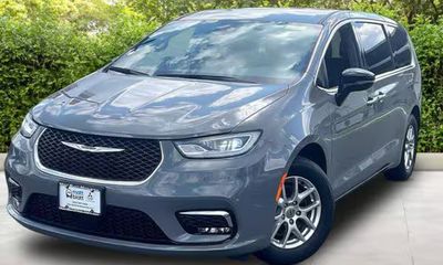 2025 Chrysler Pacifica Select