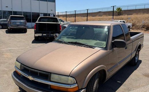 2002 Chevrolet S-10 Pickup XL