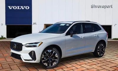 2026 Volvo XC60 Plus Dark