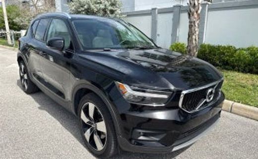 2021 Volvo XC40 Momentum