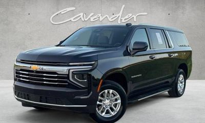 2025 Chevrolet Suburban LT