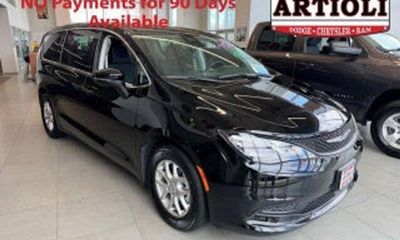 2023 Chrysler Voyager LX