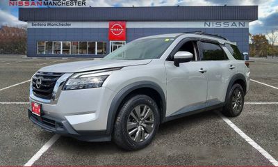 2022 Nissan Pathfinder SV