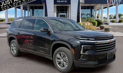 2025 Chevrolet Traverse LT
