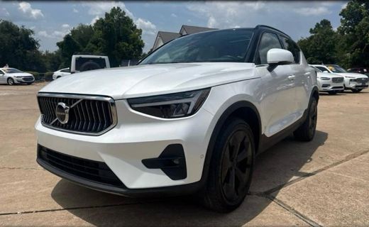 2024 Volvo XC40 Plus Bright