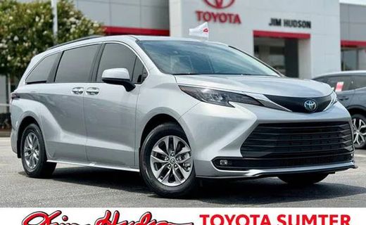 2025 Toyota Sienna XLE