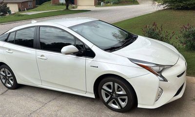 2016 Toyota Prius TWO ECO Three