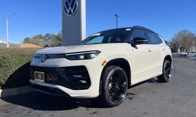 2026 Volkswagen Tiguan 4MOTION SE Black