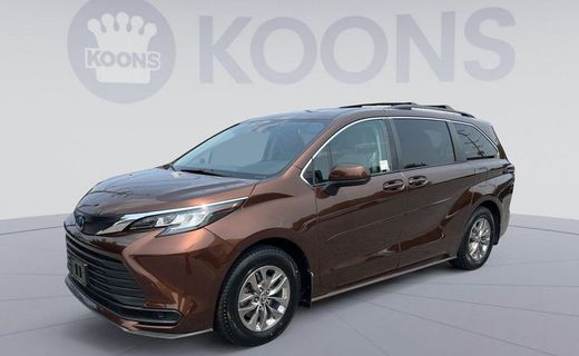 2023 Toyota Sienna LE