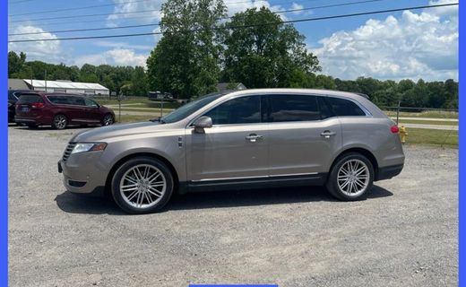 2019 Lincoln MKT Base